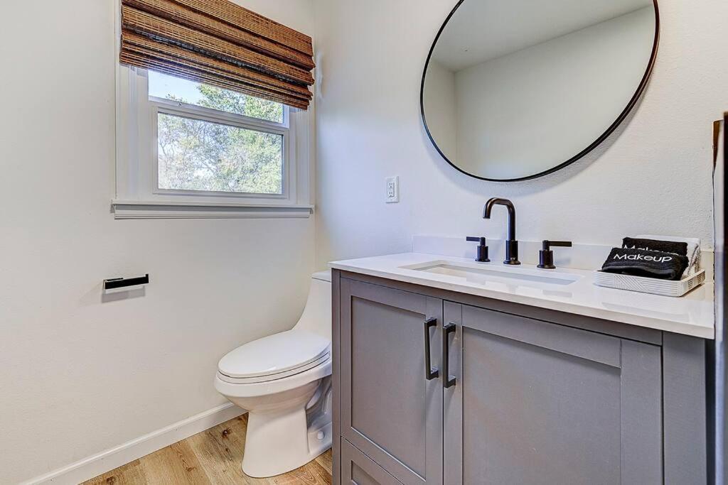 Large Pet-friendly Sleeps 10 Near Palmer Park