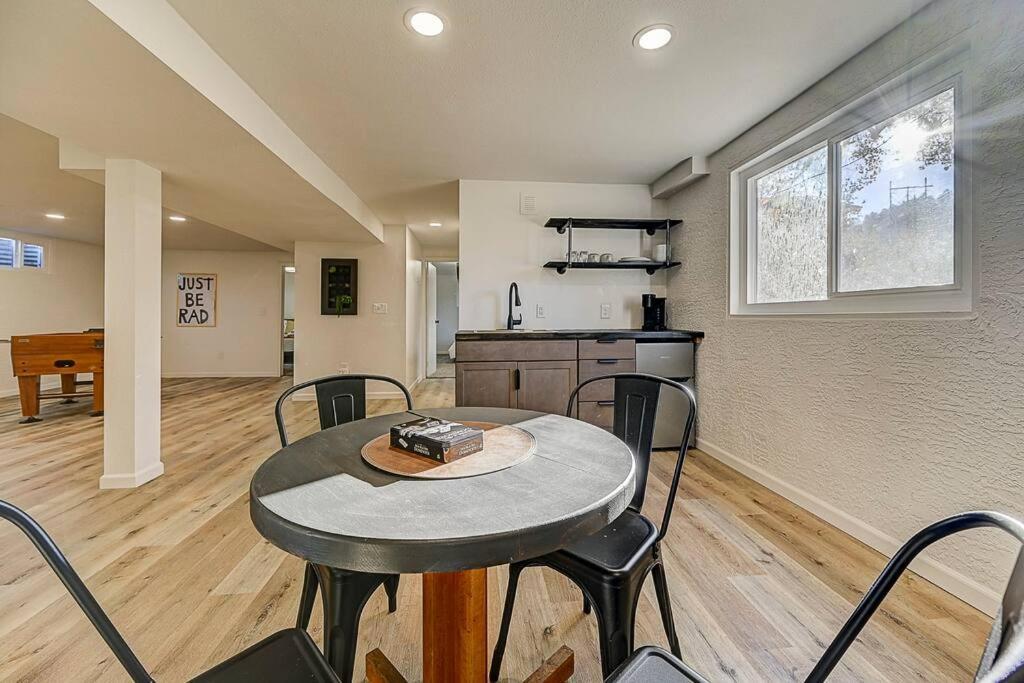 Large Pet-friendly Sleeps 10 Near Palmer Park Colorado Springs