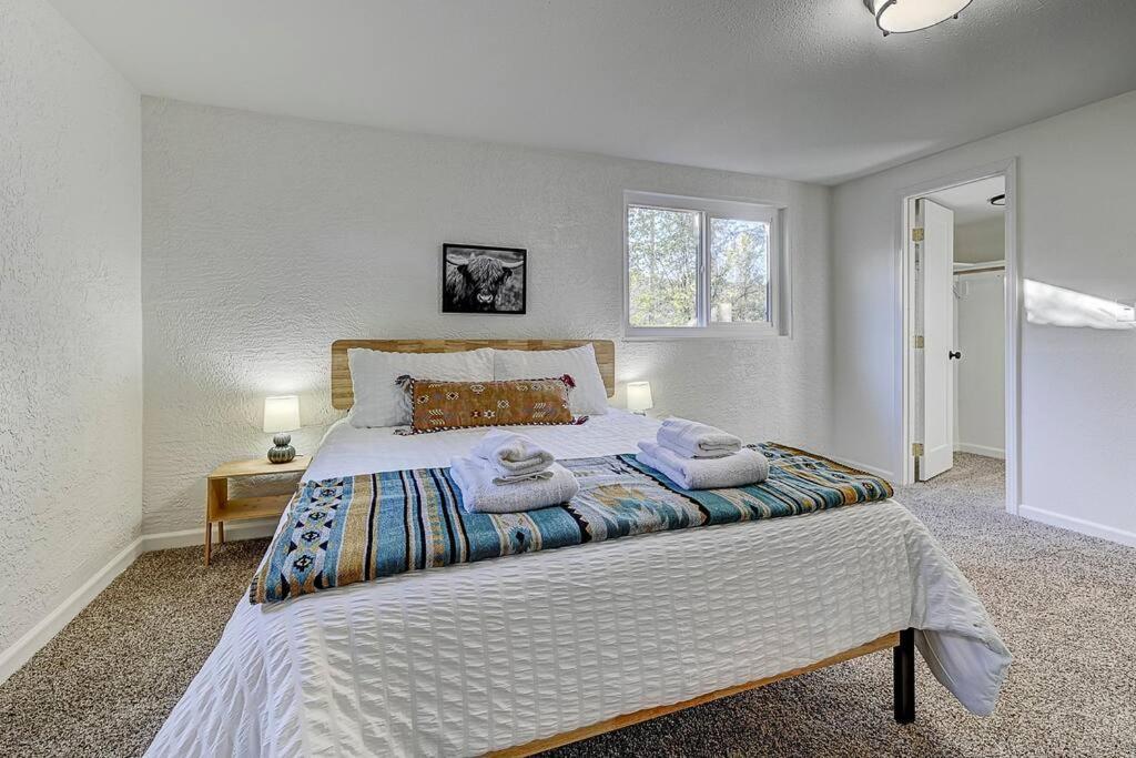 Large Pet-friendly Sleeps 10 Near Palmer Park Villa