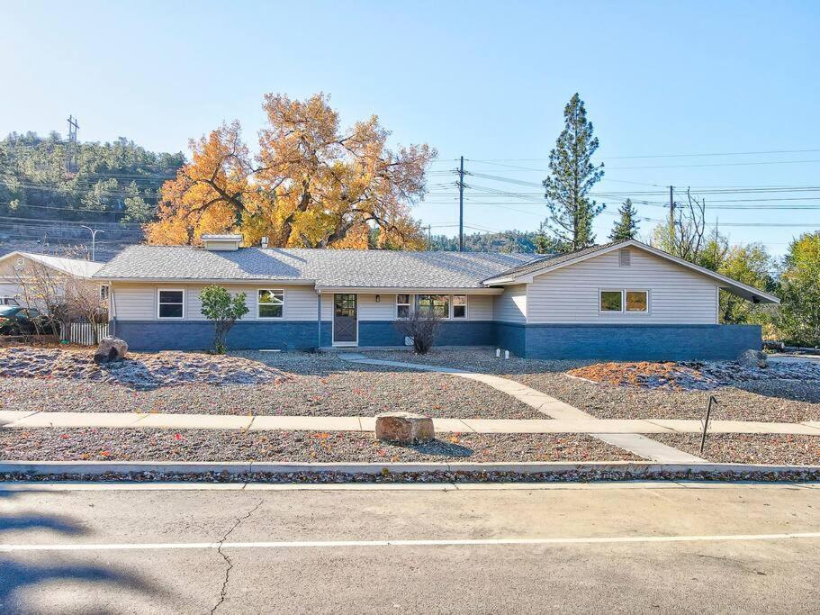 Large Pet-friendly Sleeps 10 Near Palmer Park Colorado Springs