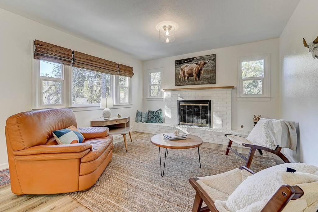 Large Pet-friendly Sleeps 10 Near Palmer Park Villa