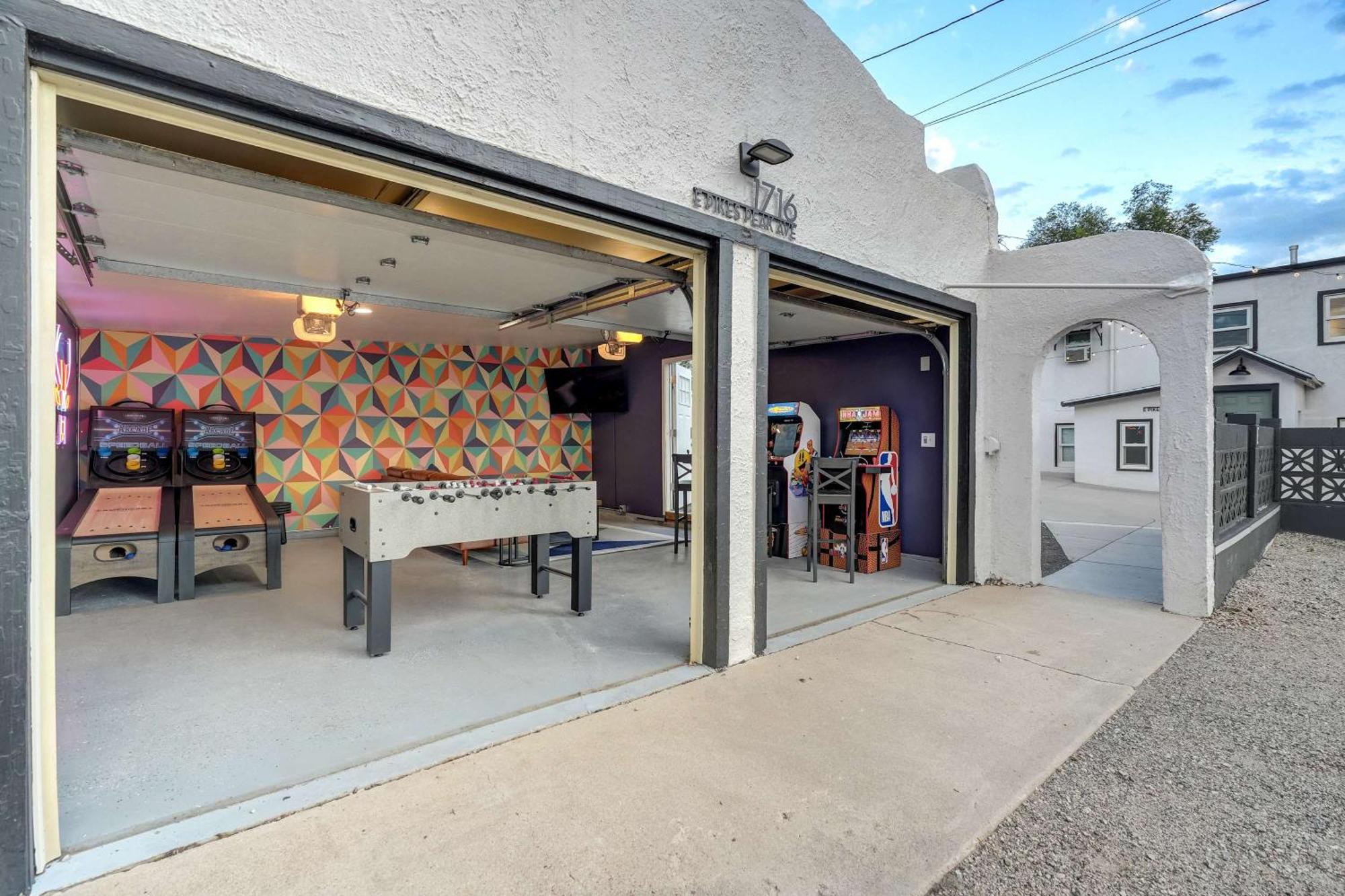 Pikes Escape - Downtown Workcation 4k Roku Apartment *