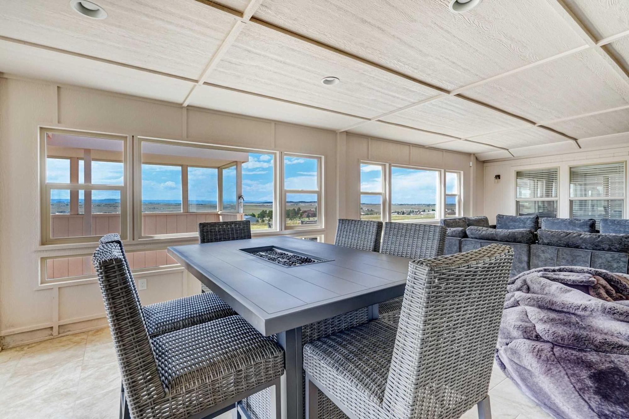 Luxury 4bd Retreat Game Panoramic View