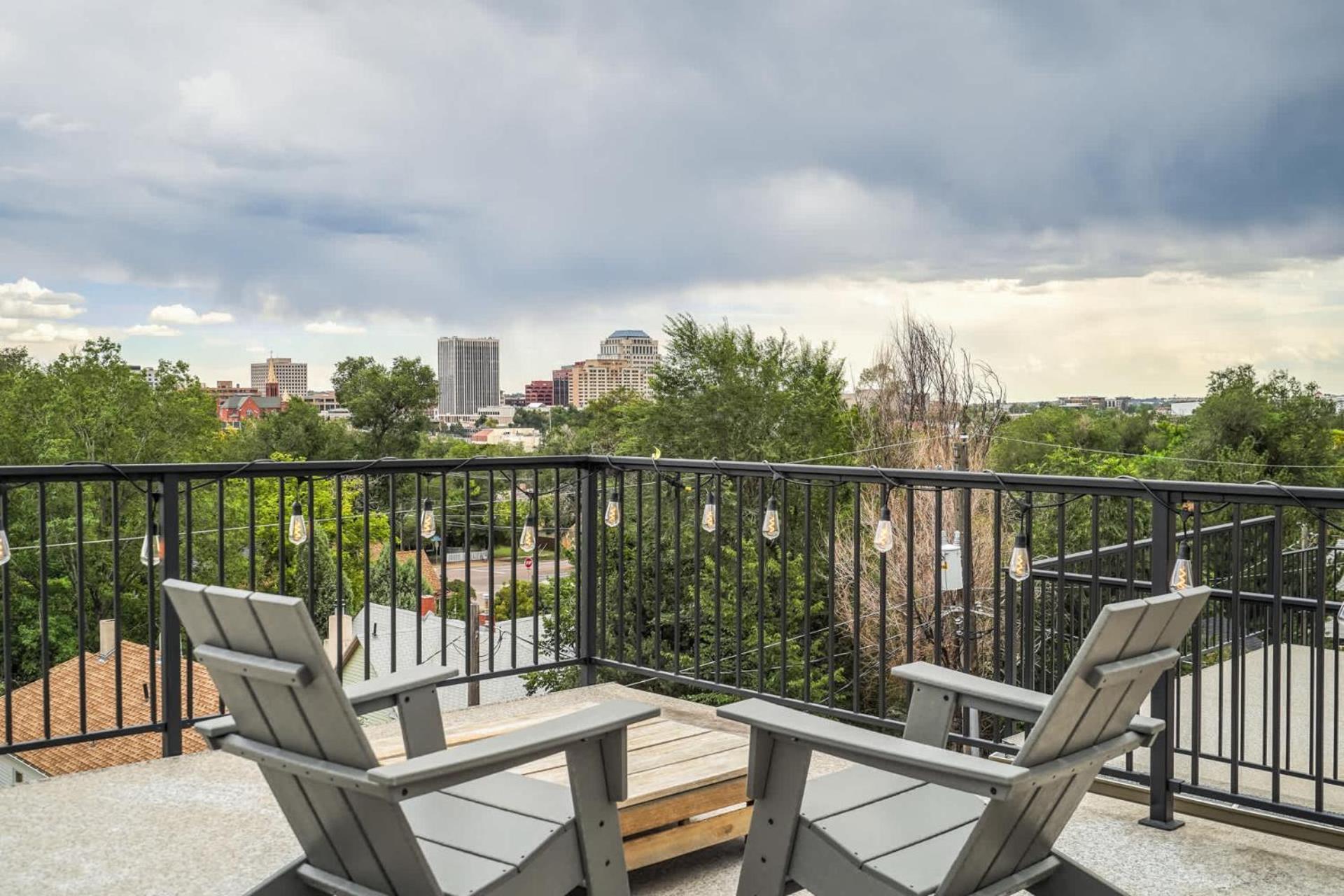 Holiday home The Chestnut Downtown Rooftop Deck W Firepit