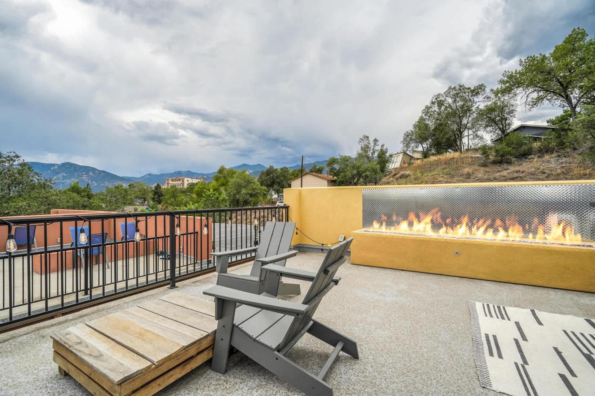 The Chestnut Downtown Rooftop Deck W Firepit *