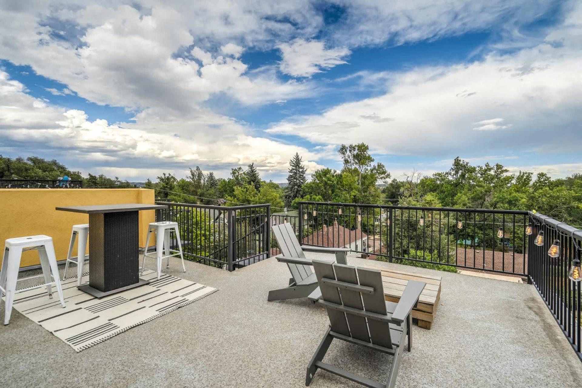The Chestnut Downtown Rooftop Deck W Firepit