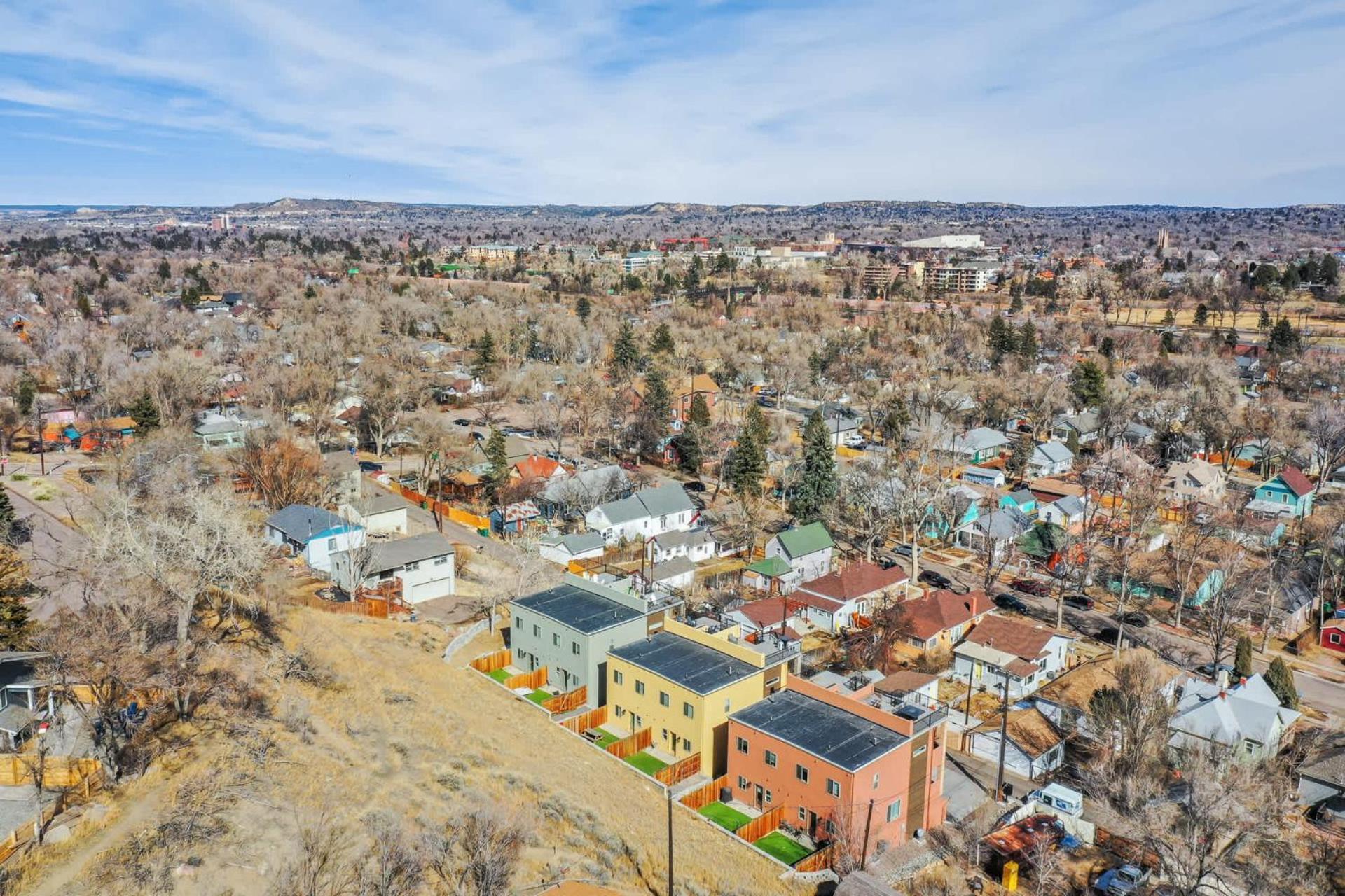 The Chestnut Downtown Rooftop Deck W Firepit Holiday home Colorado Springs