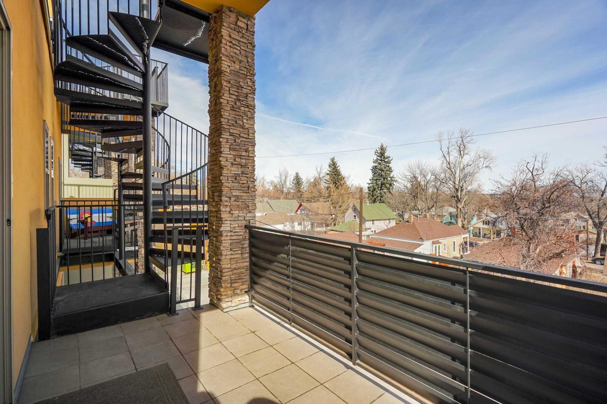 The Chestnut Downtown Rooftop Deck W Firepit *