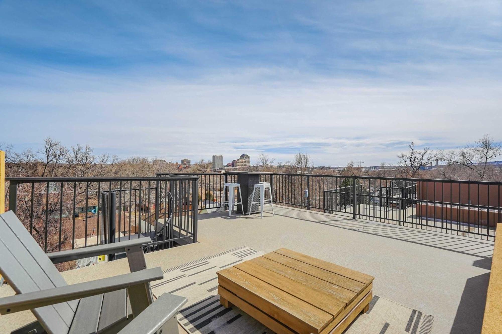 Holiday home The Chestnut Downtown Rooftop Deck W Firepit