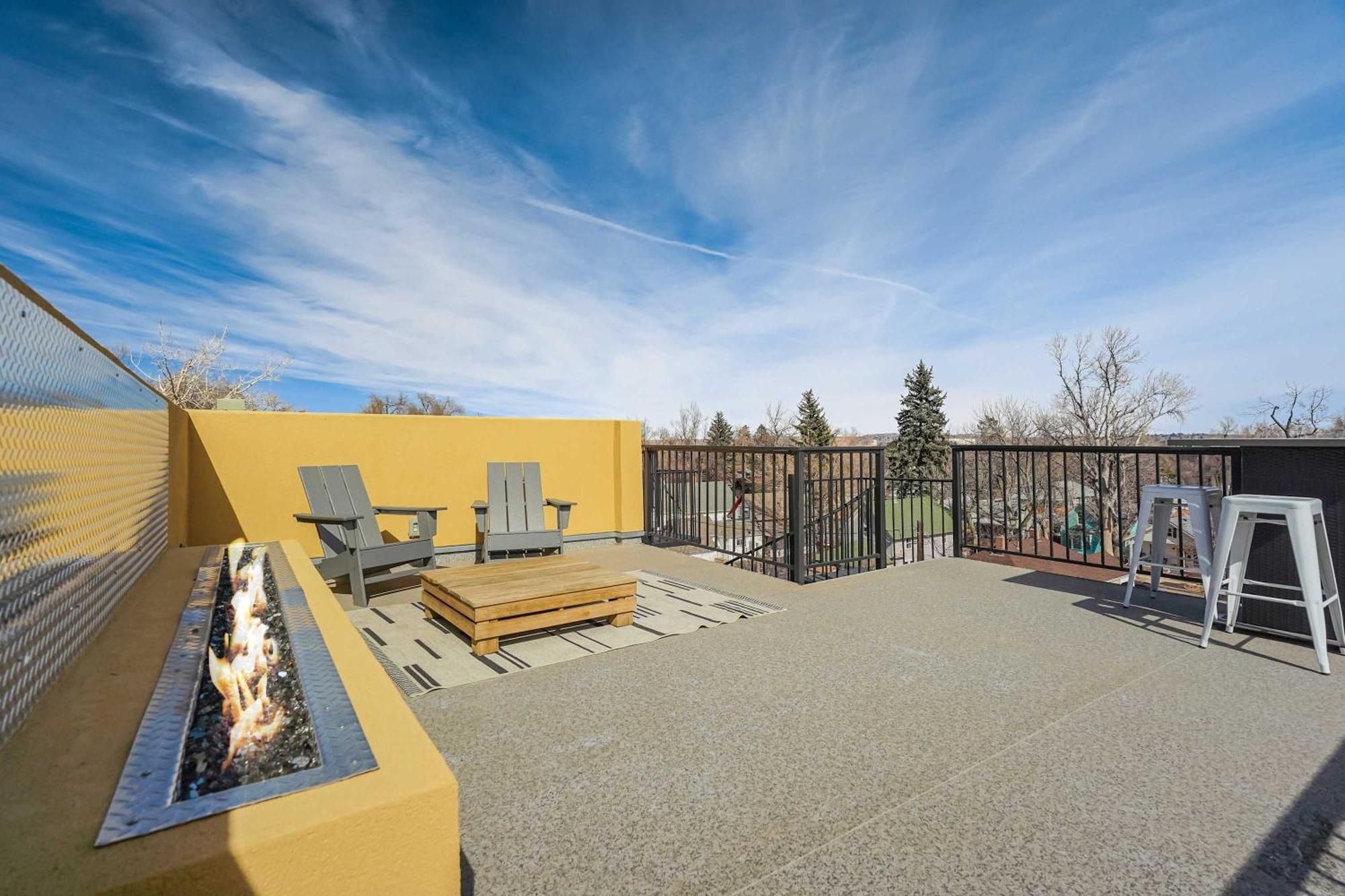The Chestnut Downtown Rooftop Deck W Firepit *