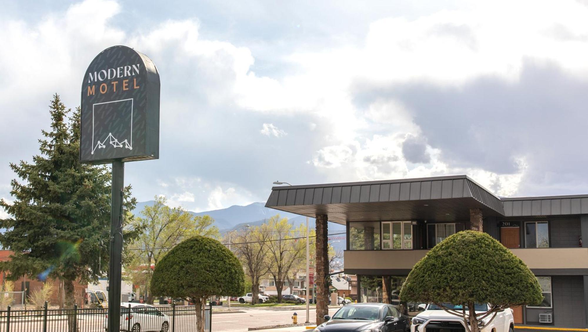 Modern 2* Colorado Springs