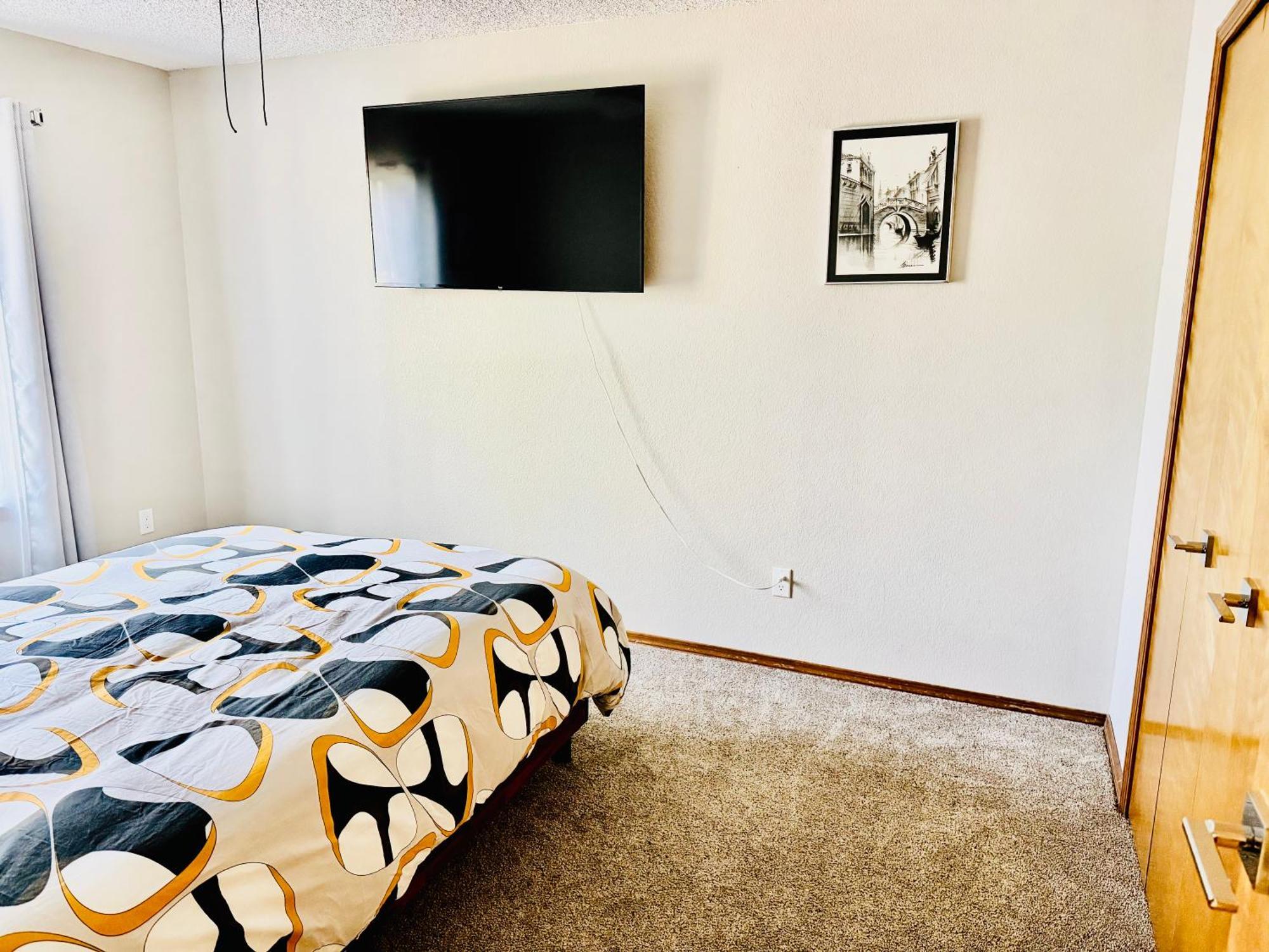 Artsy Close To Usafa With Fireplace And Patio Holiday home
