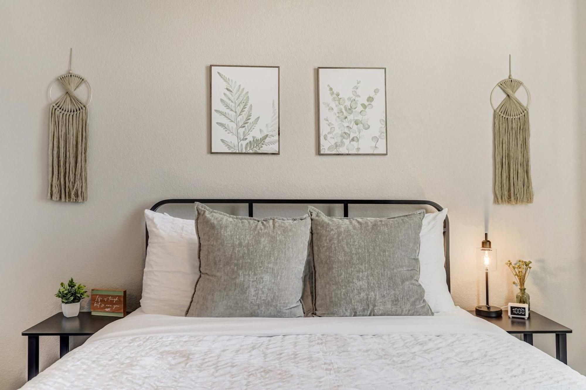 Modern 4-bed Retreat With Fire Pit - Near Downtown & Airport *
