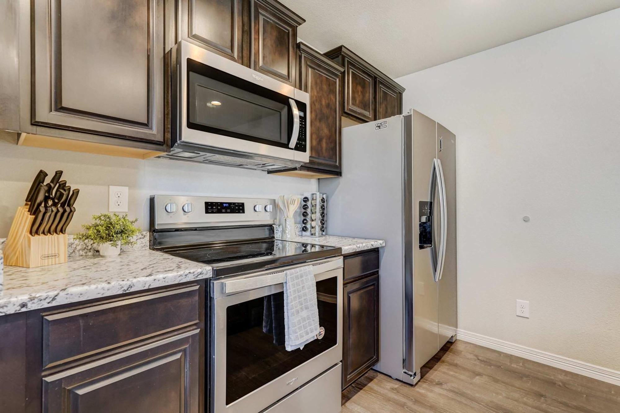 Modern 4-bed Retreat With Fire Pit - Near Downtown & Airport Holiday home Colorado Springs