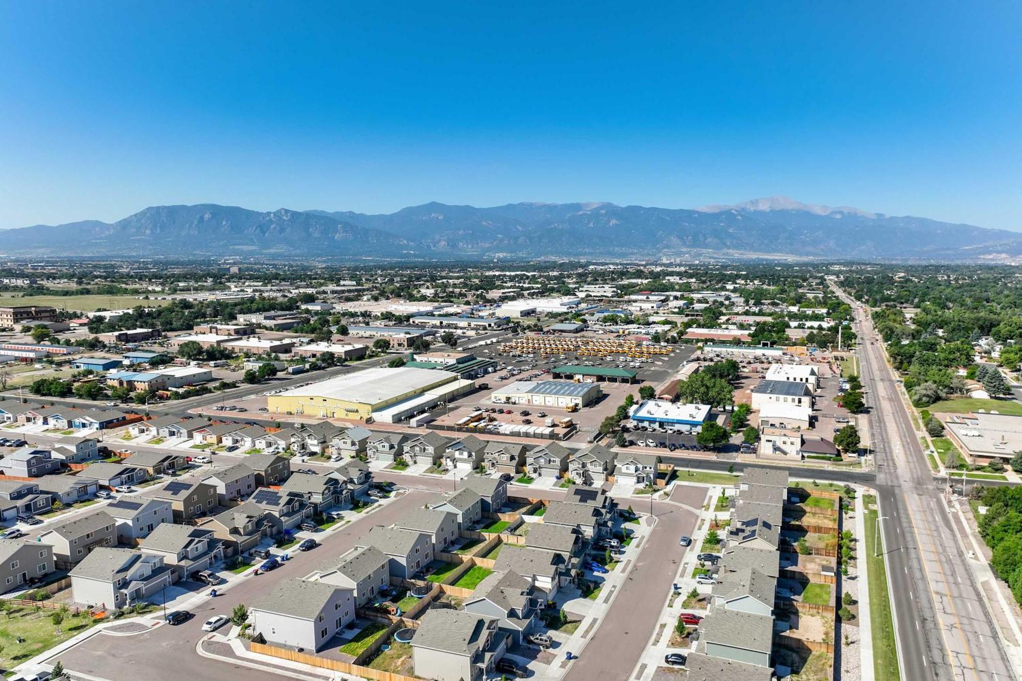 Modern 4-bed Retreat With Fire Pit - Near Downtown & Airport * Colorado Springs