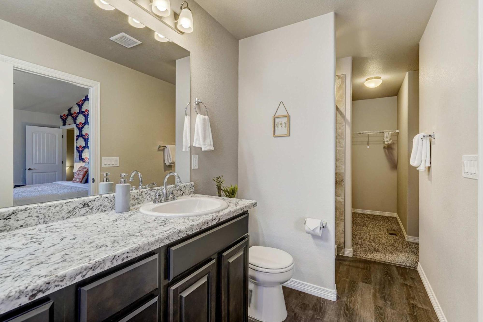 Modern 4-bed Retreat With Fire Pit - Near Downtown & Airport * Colorado Springs