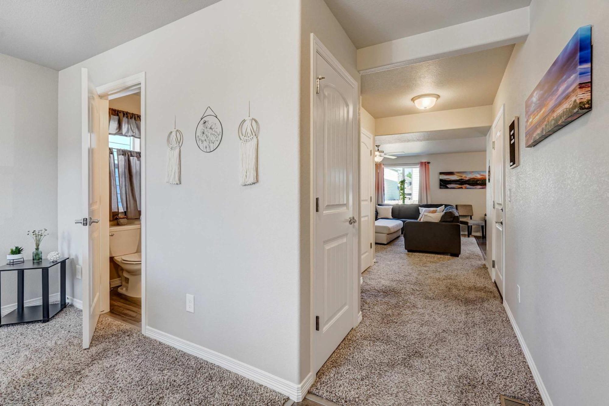 Holiday home Modern 4-bed Retreat With Fire Pit - Near Downtown & Airport