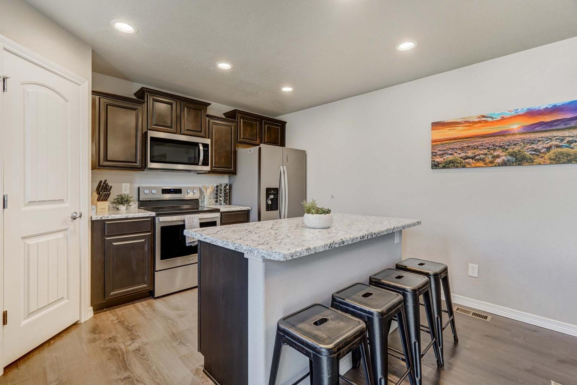 Holiday home Modern 4-bed Retreat With Fire Pit - Near Downtown & Airport *