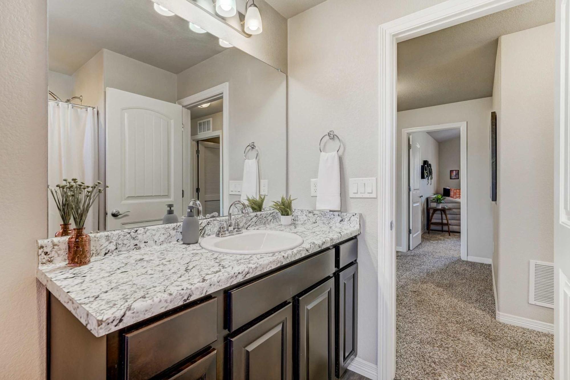 Modern 4-bed Retreat With Fire Pit - Near Downtown & Airport Holiday home Colorado Springs