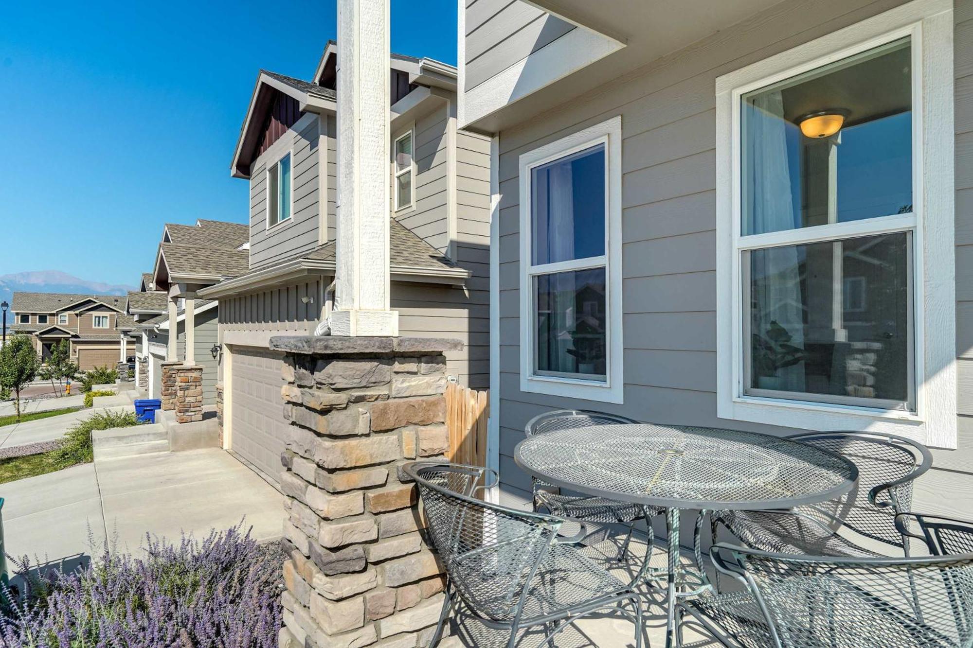 Modern 4-bed Retreat With Fire Pit - Near Downtown & Airport * Colorado Springs