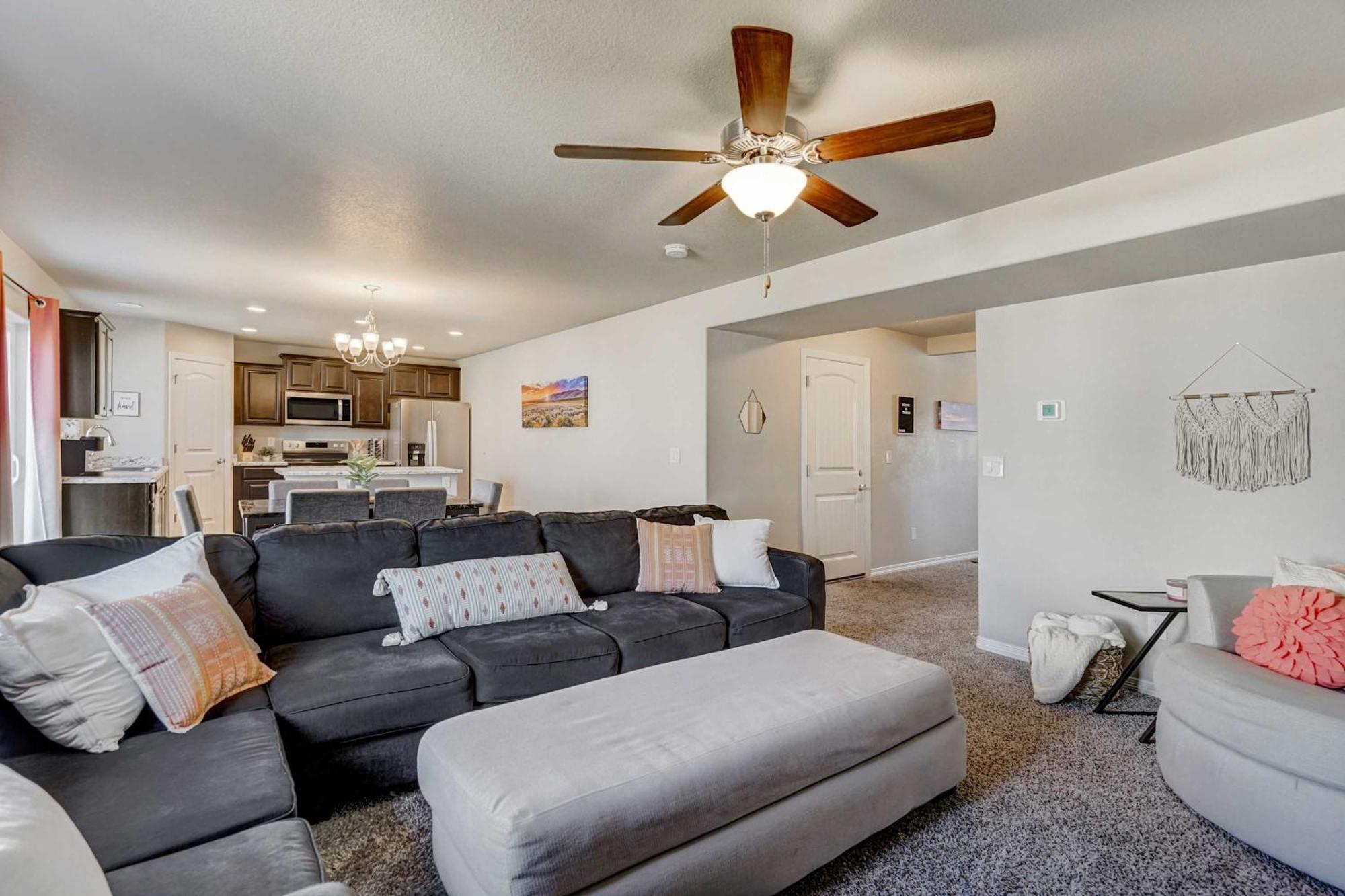 Modern 4-bed Retreat With Fire Pit - Near Downtown & Airport