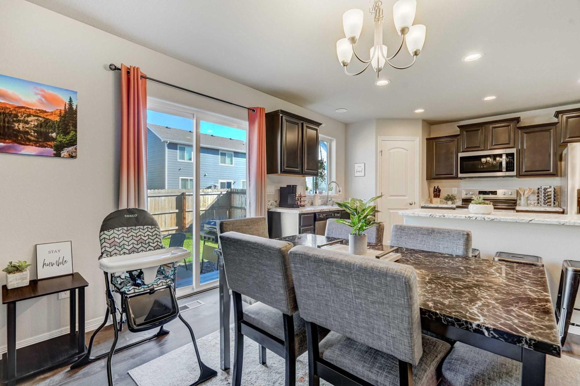 Modern 4-bed Retreat With Fire Pit - Near Downtown & Airport Holiday home