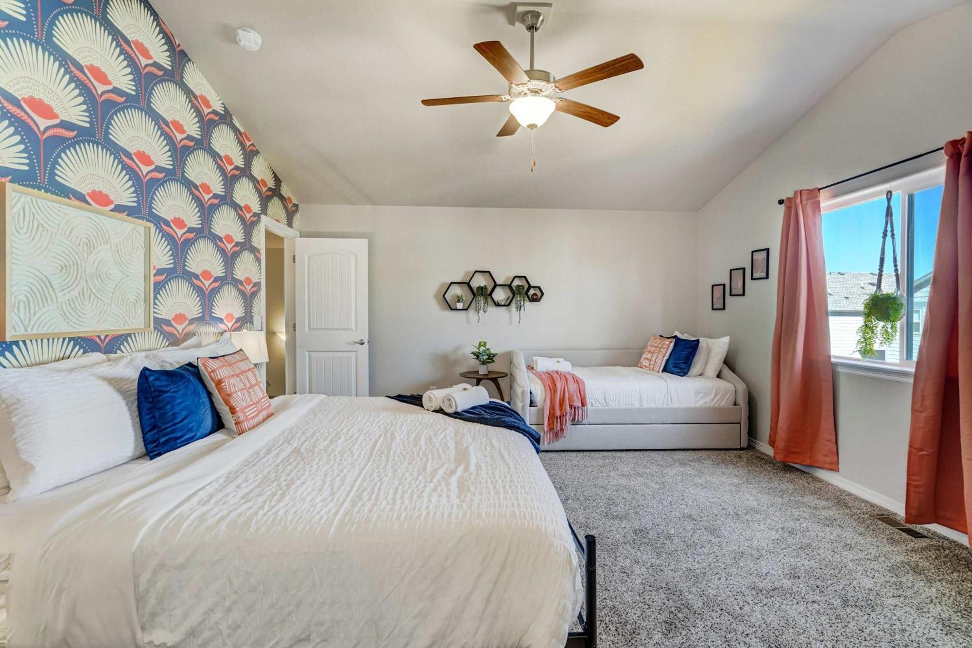 Modern 4-bed Retreat With Fire Pit - Near Downtown & Airport Holiday home
