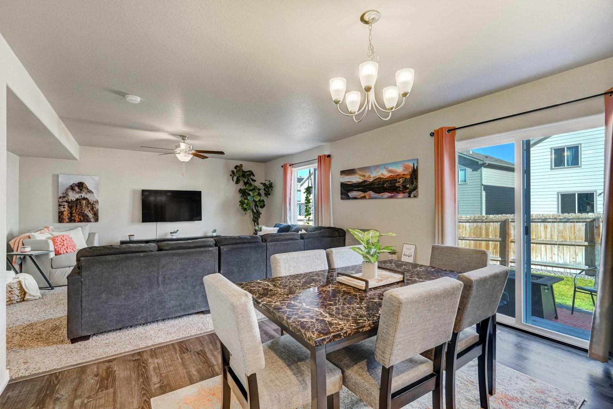 Modern 4-bed Retreat With Fire Pit - Near Downtown & Airport Colorado Springs