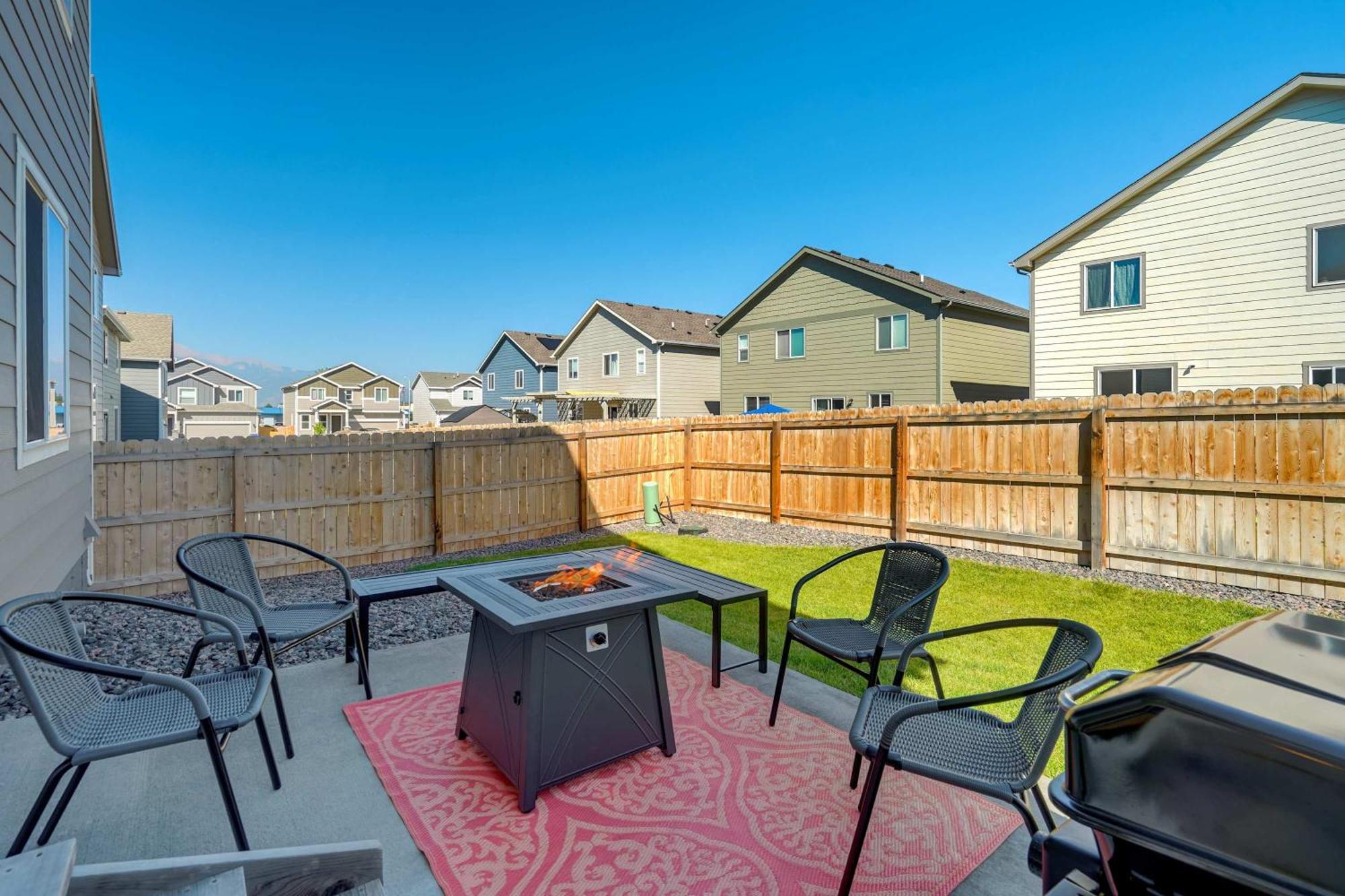 Modern 4-bed Retreat With Fire Pit - Near Downtown & Airport * Colorado Springs