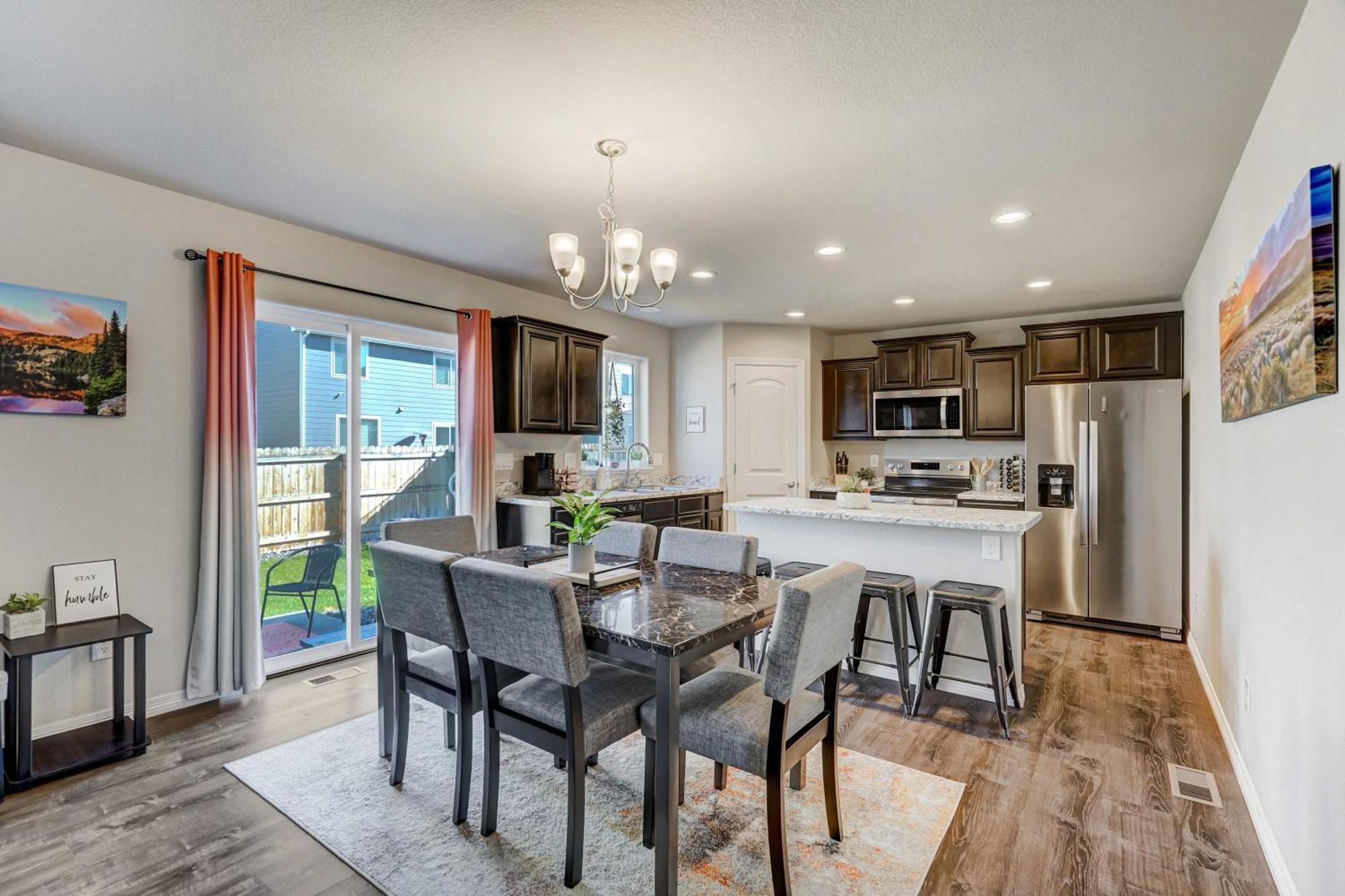 Holiday home Modern 4-bed Retreat With Fire Pit - Near Downtown & Airport *