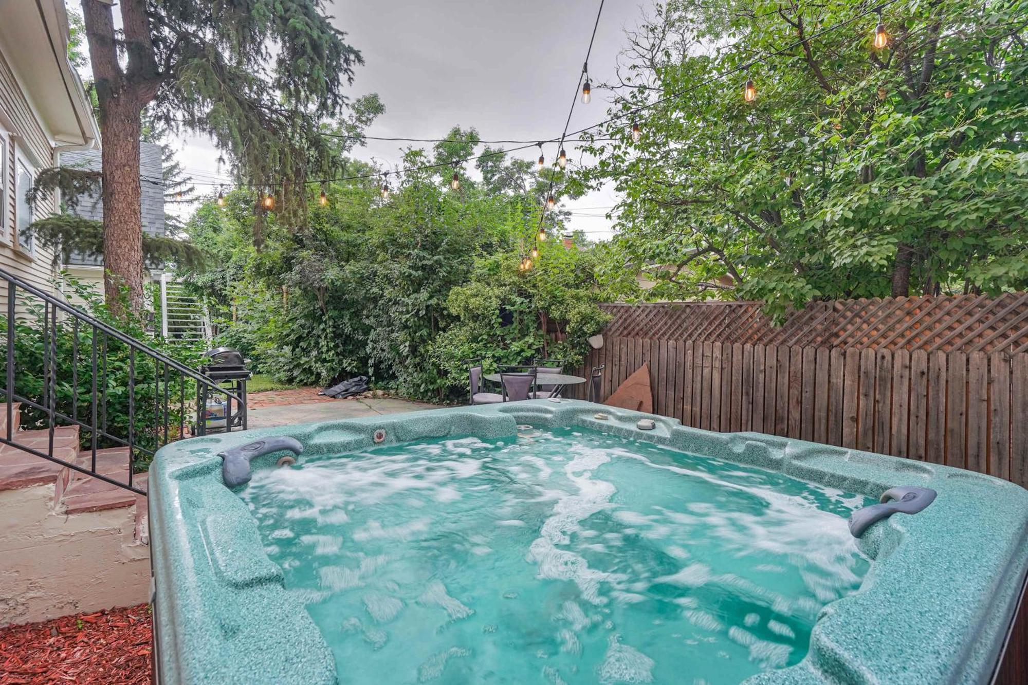 House W Detached Loft Hottub Smarttvs Selfentry Firepit Villa *