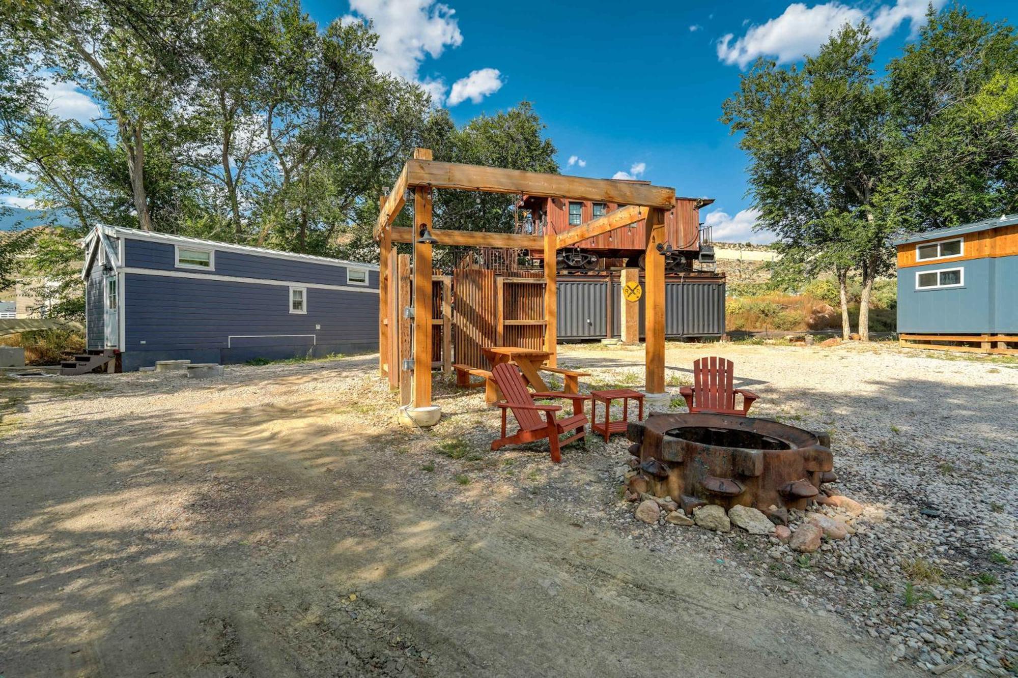 Red Rock Puma - Glamping Bbq Fire Pit *