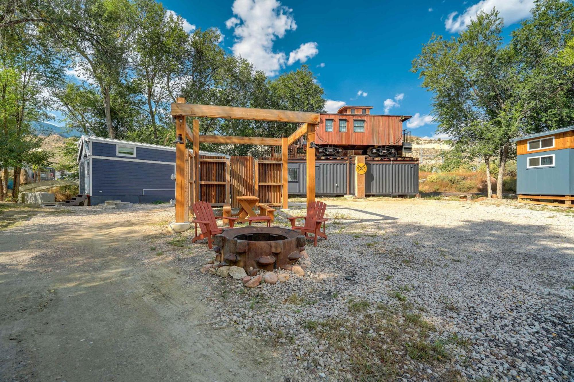 Campsite Red Rock Puma - Glamping Bbq Fire Pit