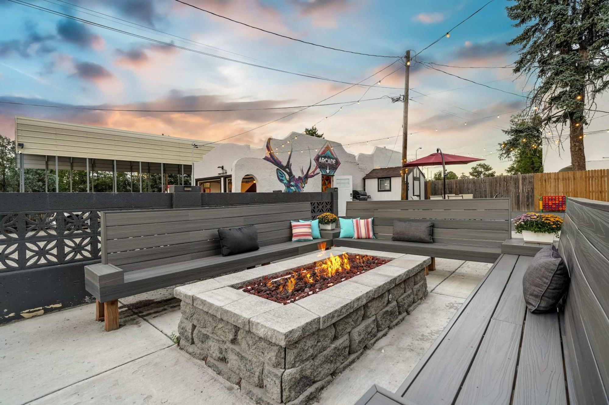 Pikes Charm - King Workspace 4k Roku Bbq Apartment *