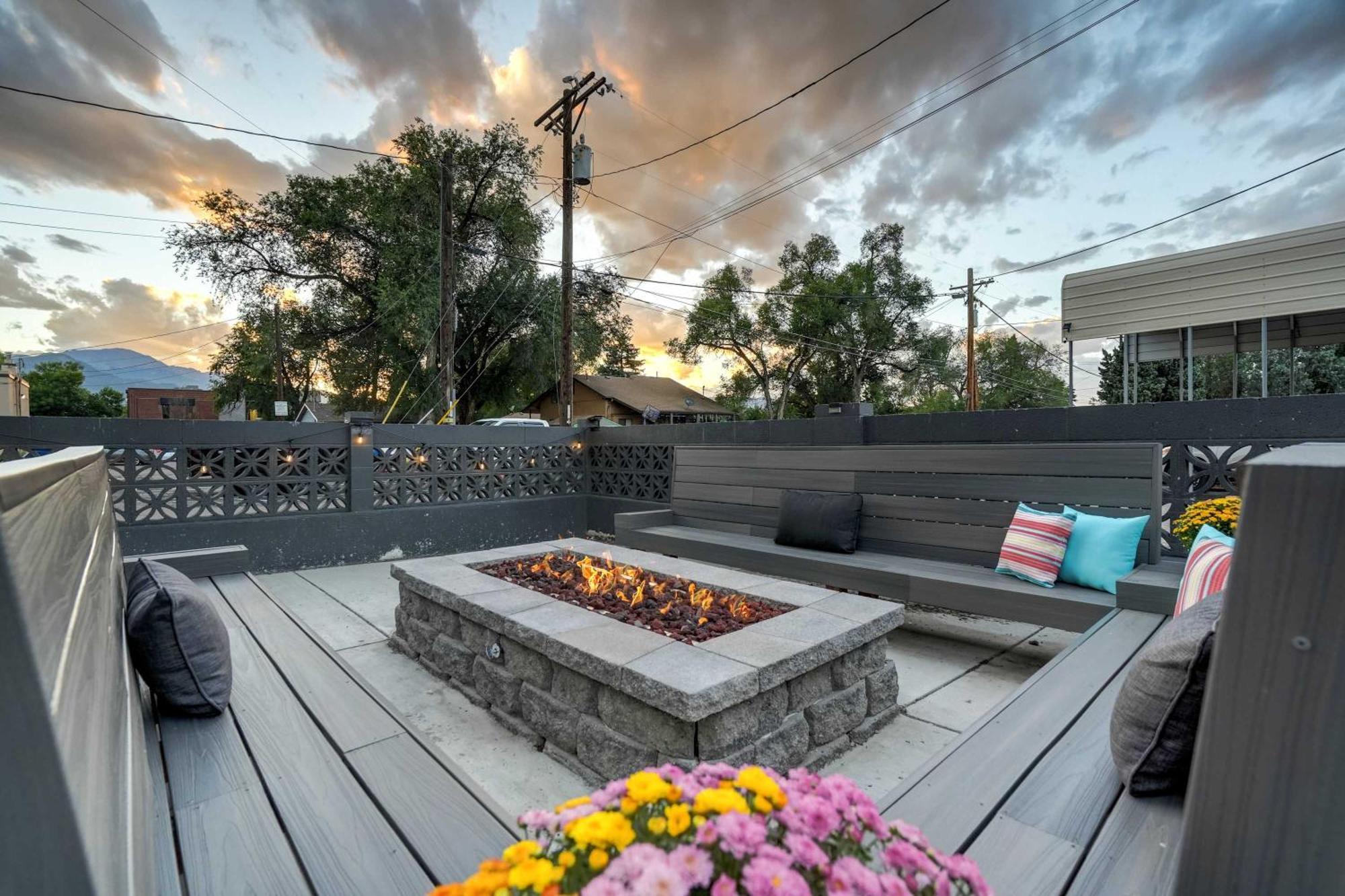 Pikes Charm - King Workspace 4k Roku Bbq Apartment *