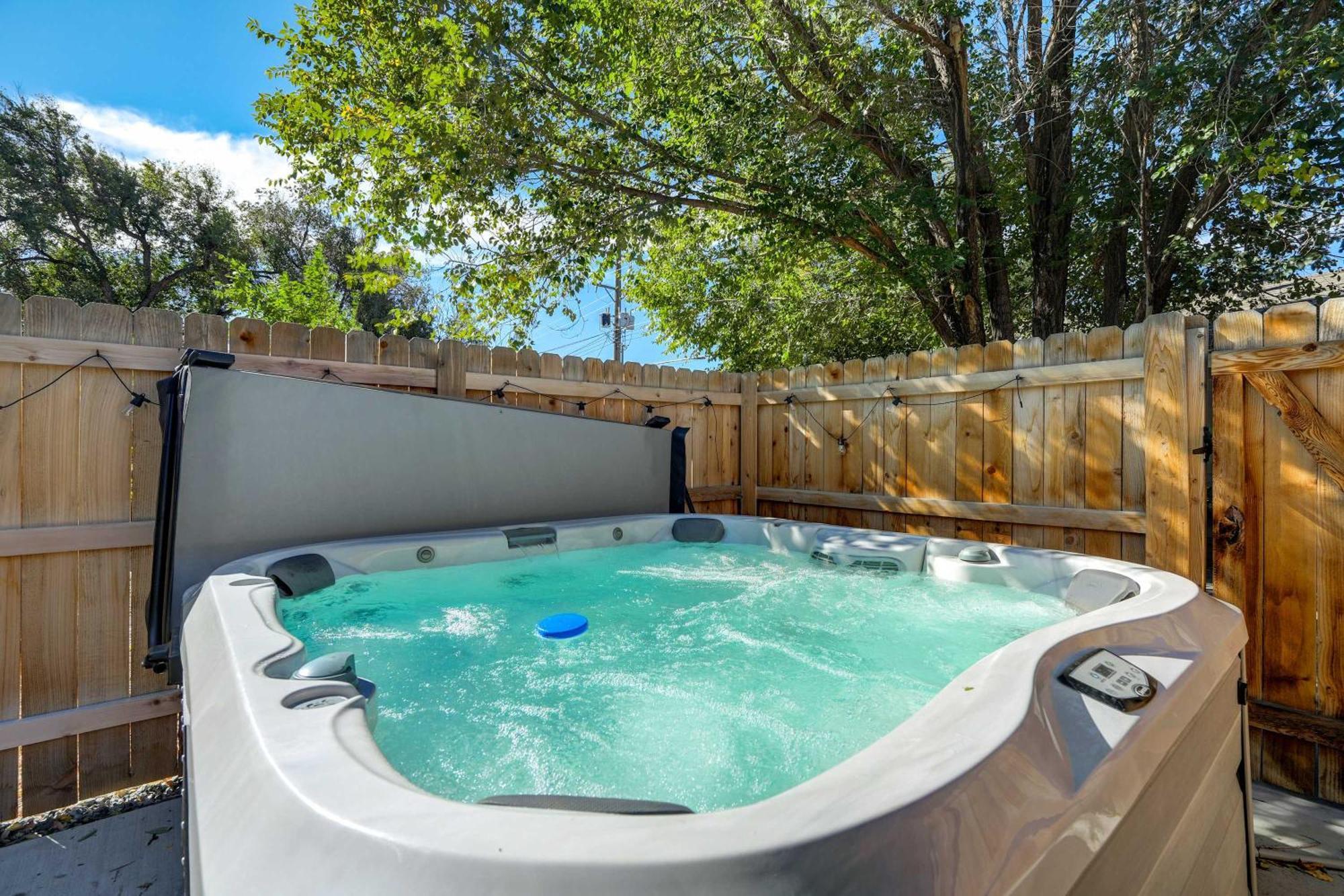 Bonny Creation - Chic Downtown Convenience Hot Tub