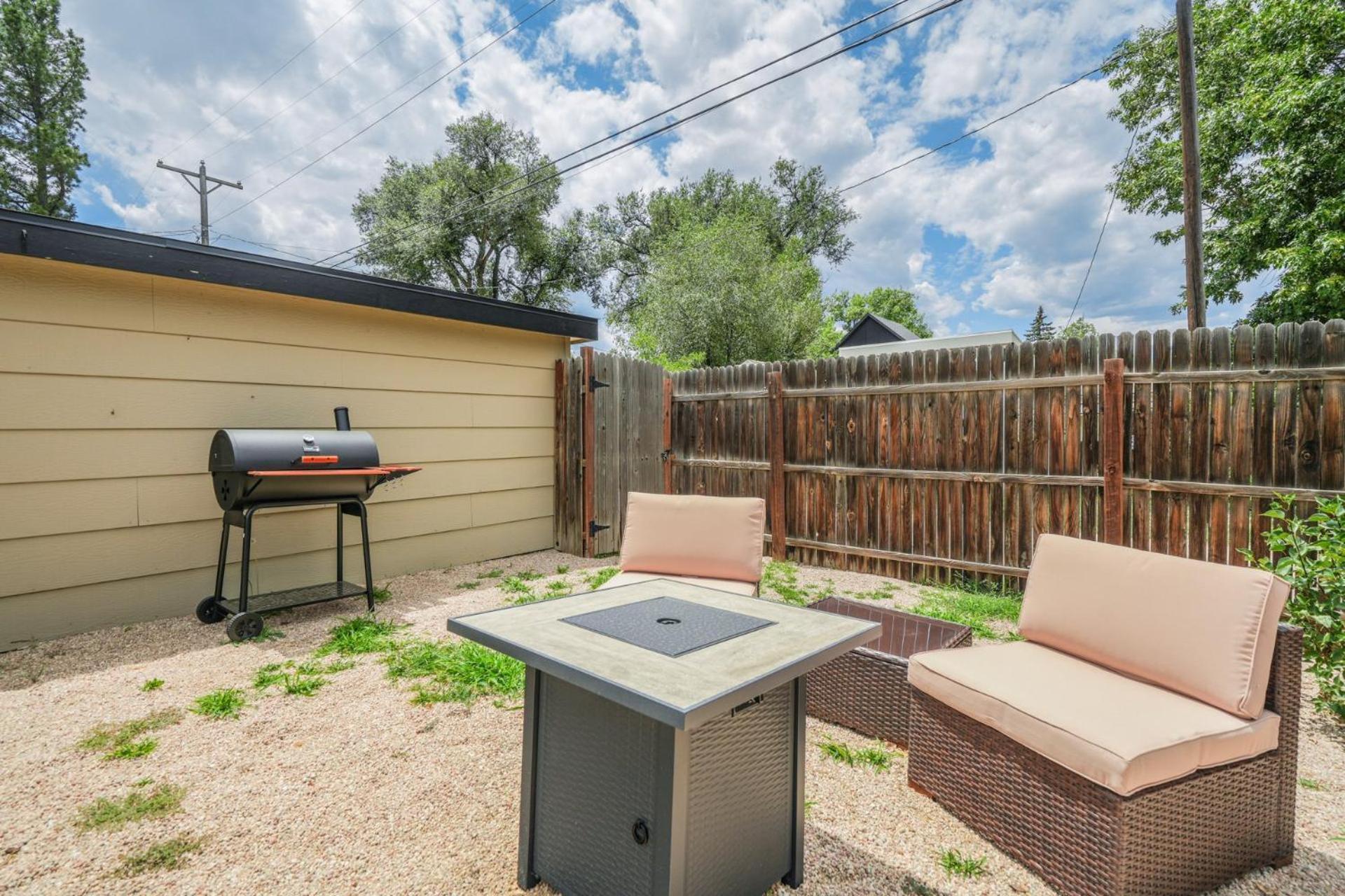 Steps To Downtown Eateries & Bars - With Fire Pit! * Colorado Springs