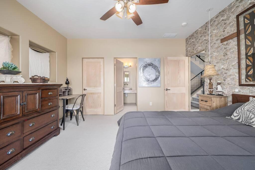 Villa Cathedral Spires Luxury Tucked In The Mtn's Colorado Springs
