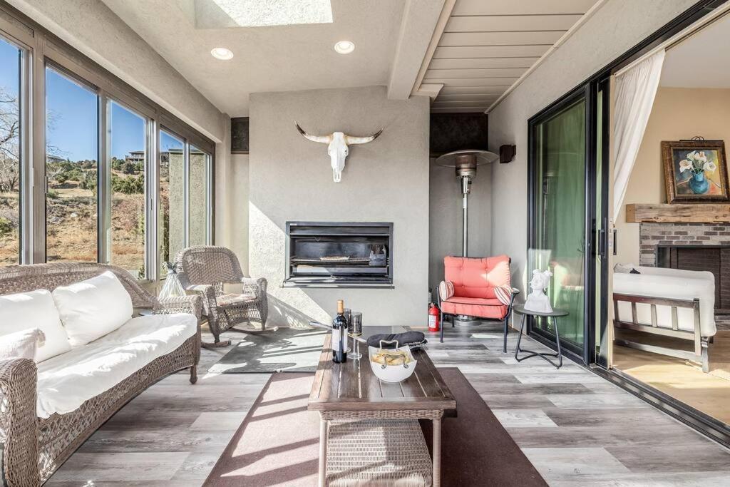 Villa Cathedral Spires Luxury Tucked In The Mtn's Colorado Springs