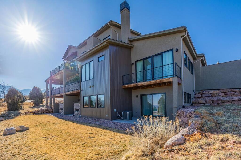 Villa Cathedral Spires Luxury Tucked In The Mtn's Colorado Springs