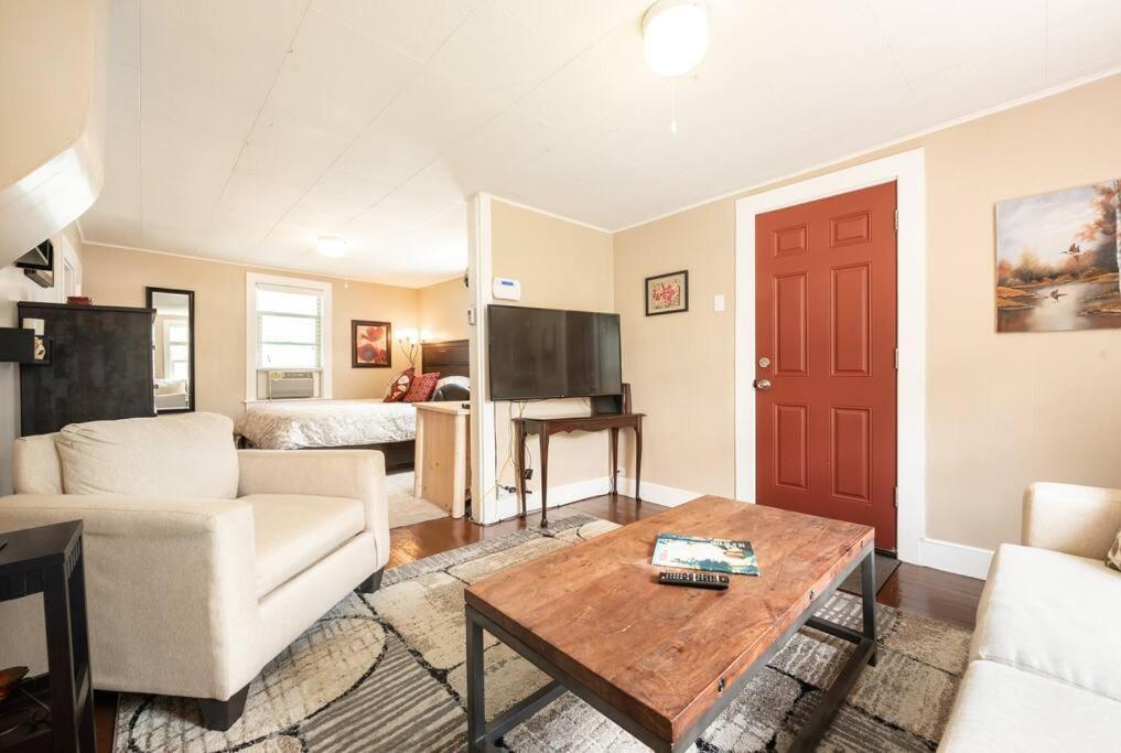 Cozy - Walk To Newest Downtown Restaurants Holiday home