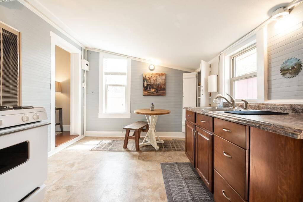 Holiday home Cozy - Walk To Newest Downtown Restaurants *