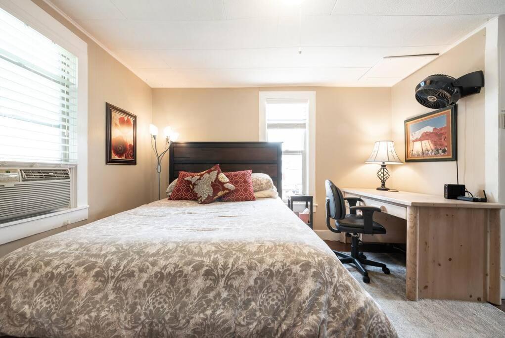 Cozy - Walk To Newest Downtown Restaurants Holiday home