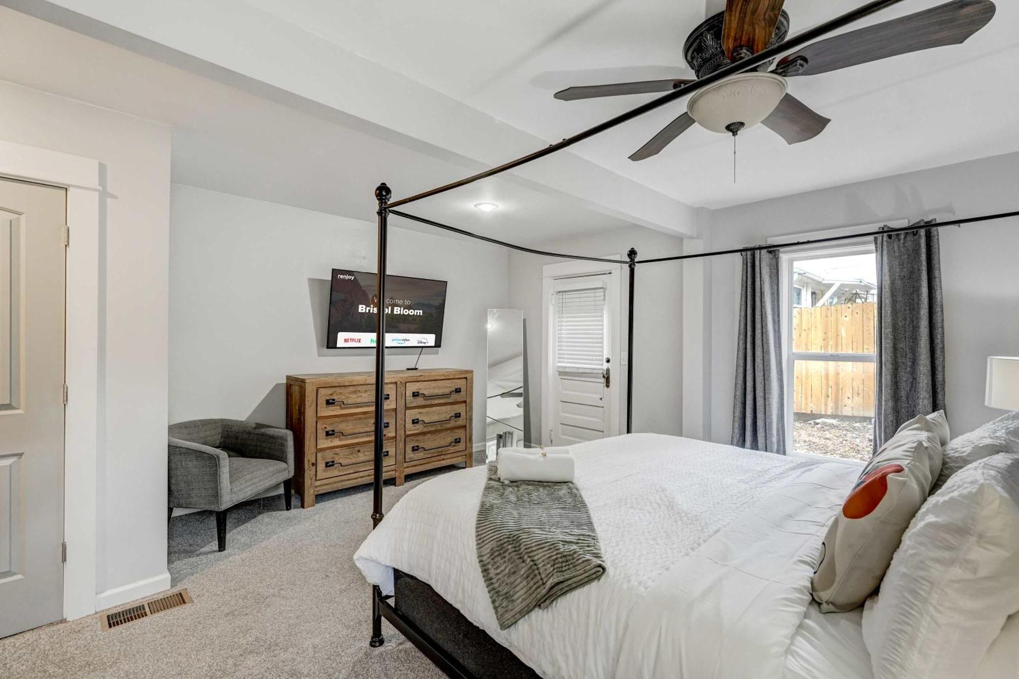 Family-friendly Oasis In The Heart Of * Colorado Springs