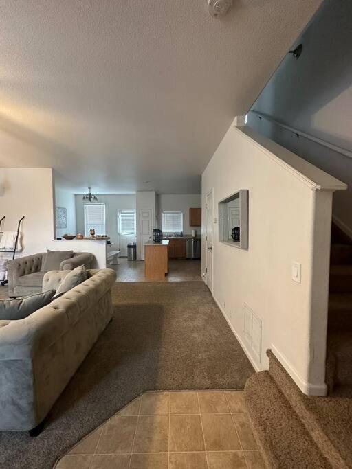 Gem - 8 Mins To Airport & Downtown With Free Parking *