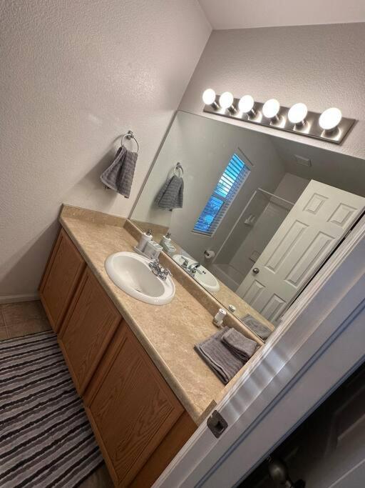 Gem - 8 Mins To Airport & Downtown With Free Parking * Colorado Springs