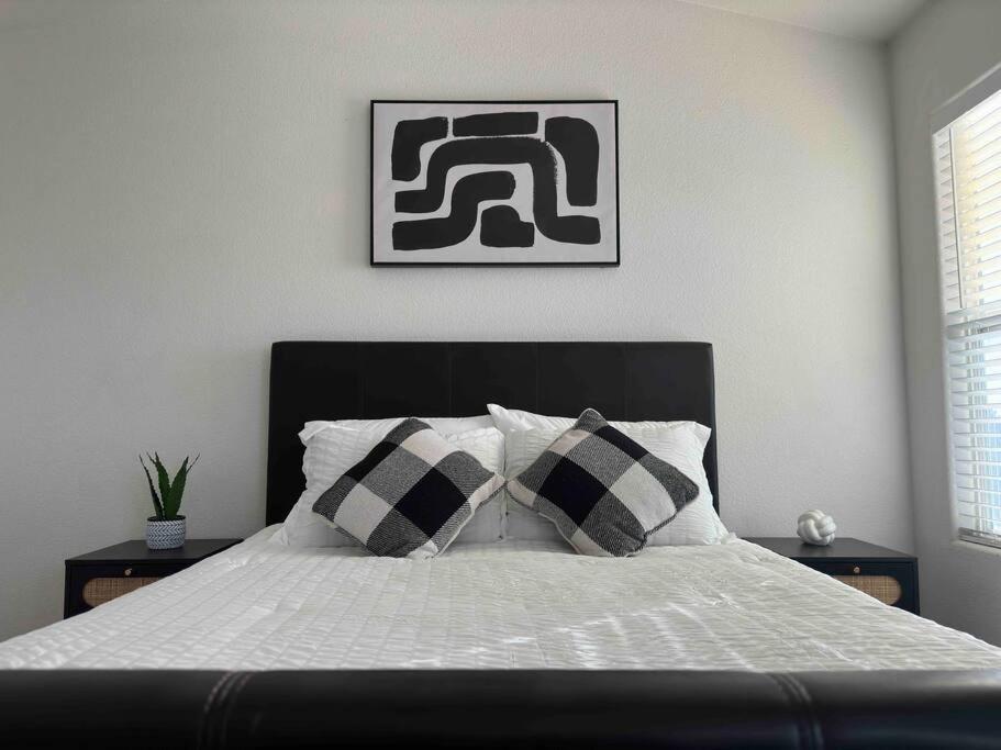 Gem - 8 Mins To Airport & Downtown With Free Parking *