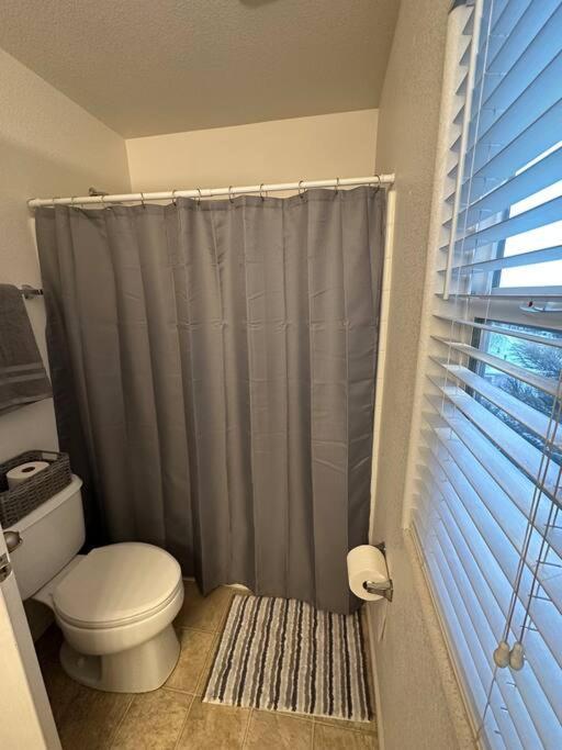 Holiday home Gem - 8 Mins To Airport & Downtown With Free Parking *