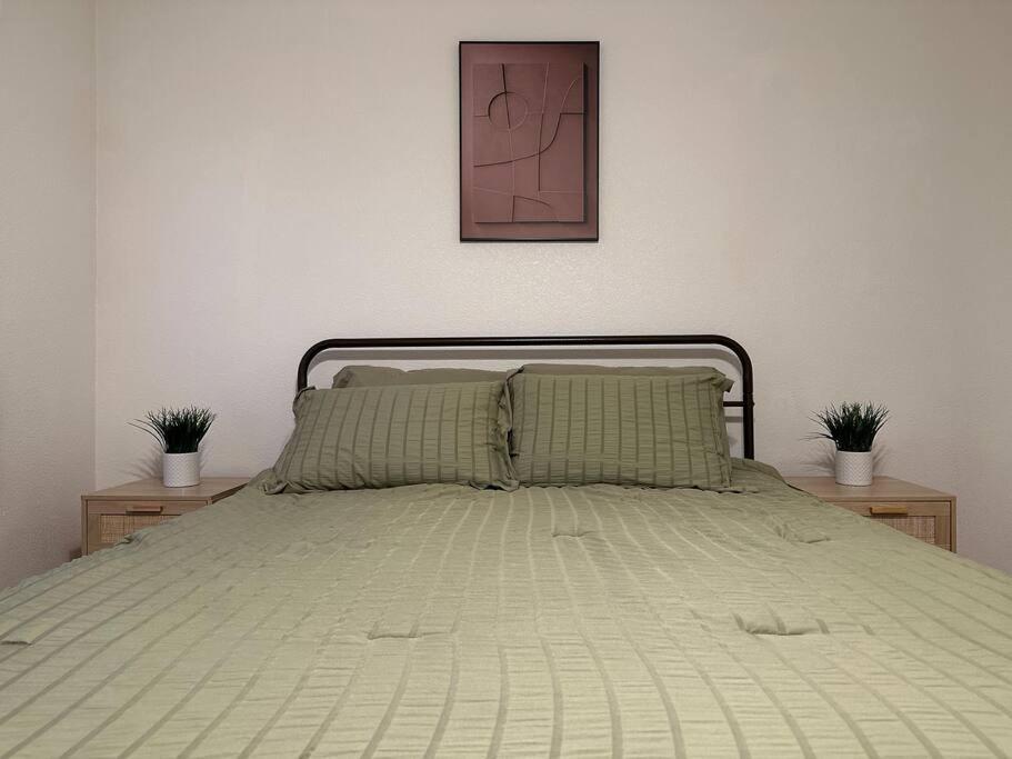 Gem - 8 Mins To Airport & Downtown With Free Parking Holiday home *