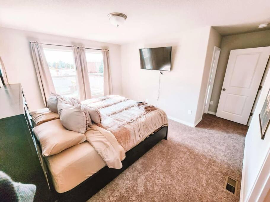 3 Min To Airport Gates Pet Friendly Townhouse Holiday home
